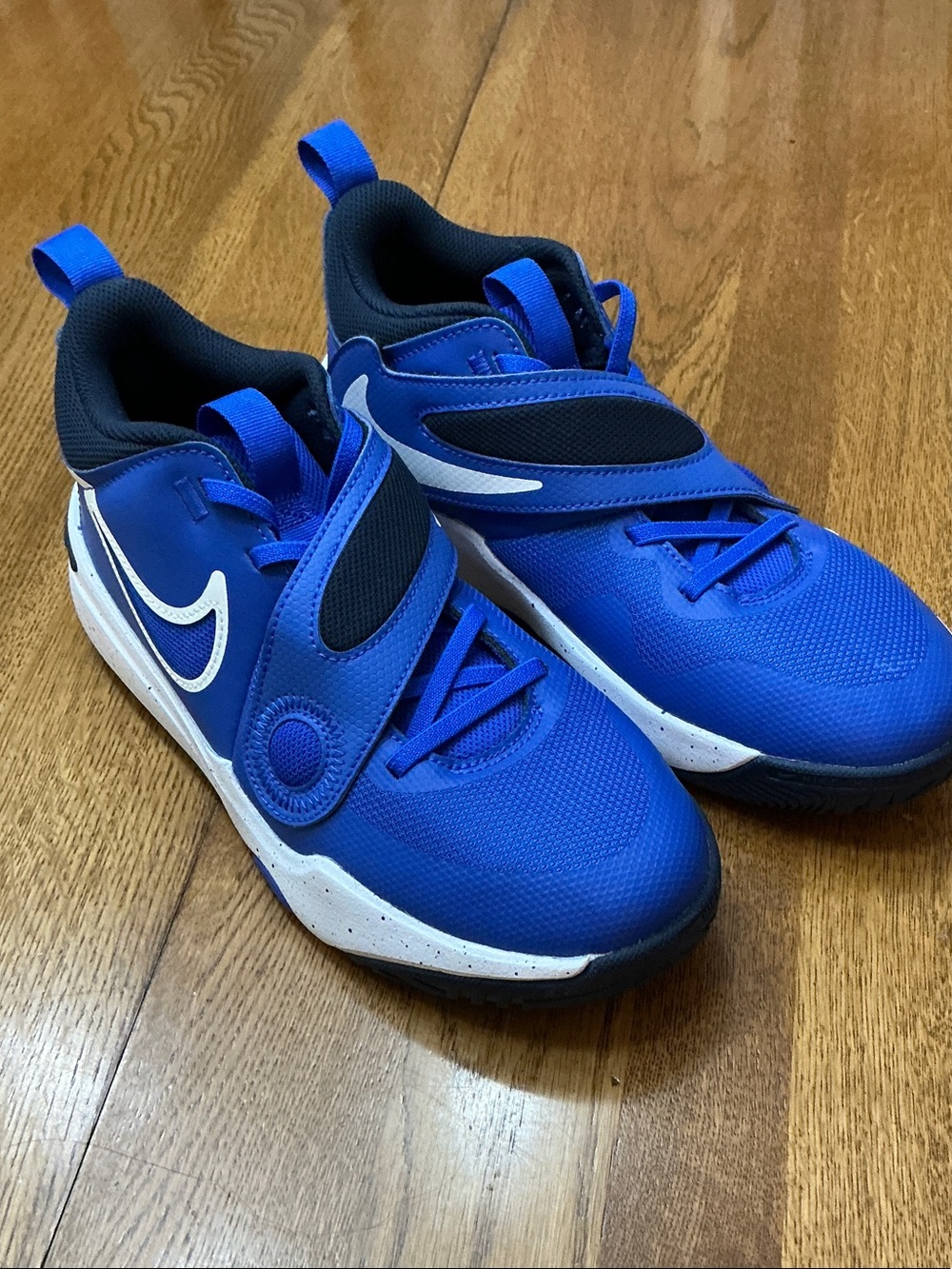 Kids Boys Hustle D 11 blue basketball sneakers. Size 6Y. New. Never worn.
